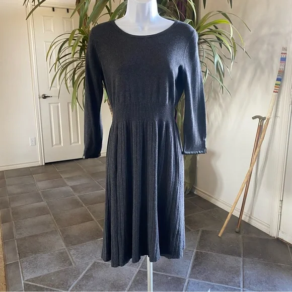 Neiman Marcus, Gray sweater dress, Size Small with faux leather trim at cuffs - Picture 9 of 9